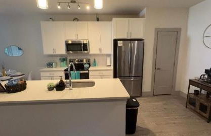 Beautiful Condo on Riverwalk King Suite w Free Parking Pet Friendly Centrally Located on the Riverwalk - Foto 12