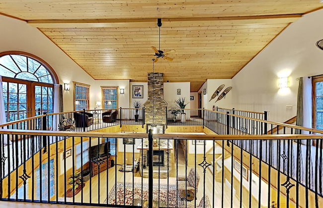 Round House on Round Lake - Photo 35