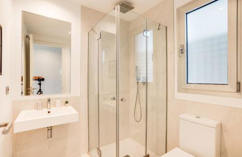 Bel Air Estepona - Modern 2BR Apartment With Terrace, Pool and Close To The Beach - Photo 7