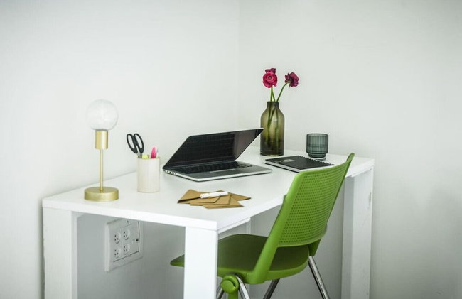Studio apt w balcony and Kitchen - Photo 7