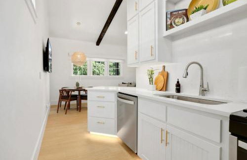 Tovey House-Walk to Downtown and Campus - Photo 30