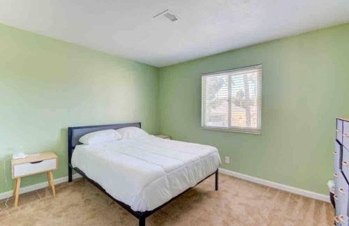 Arcade game room, 2 king beds, ev chargers - Foto 47