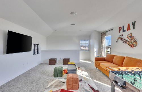 Stylish 4BR Family Home with Game Room and Backyard - Foto 21