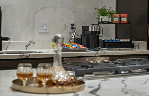 Modern Luxury, Near NRG & Downtown, Rooftop-Garage - Foto 33