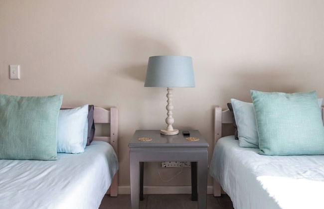 Serene Langebaan Getaway With Garden Views - Photo 7