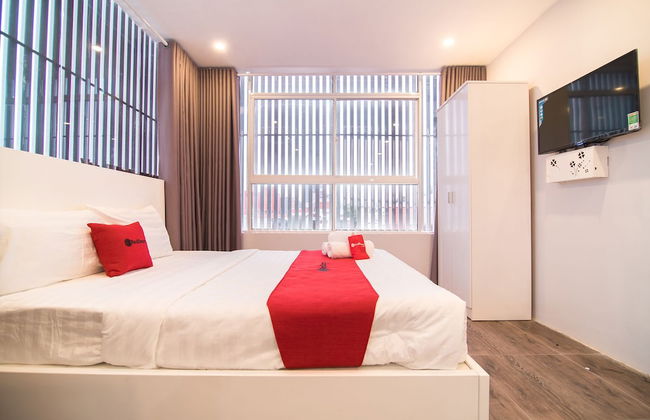 RedDoorz Plus near Tan Dinh Market 2 - Photo 25