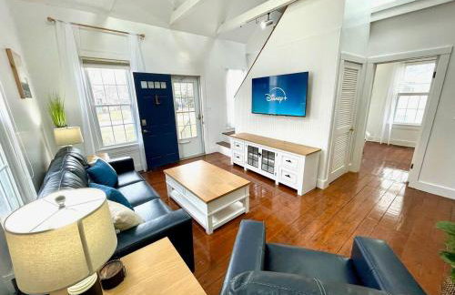 Coastal Cape Cod w/ King Bed, Game Room, & Bikes! - Foto 9