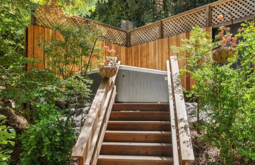 Cozy Creek Cabin - On Austin Creek Hot Tub - Dog Friendly - BBQ Grill - Fast WiFi - Foto 6