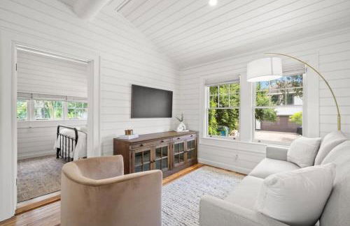 NEW! The Adaline Room #9 - Updated Hyde Park Penthouse, Steps to Bayshore - Foto 1