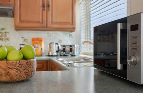 Baywatch Sea View Retreat - Photo 12