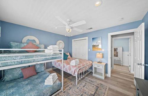 Huge beach house with great views, steps from sand - Foto 25