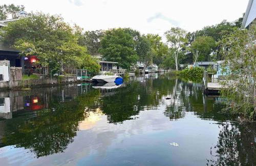 Weeki Wachee Retreat Canal home with hot tub kayaks canoe and boat with trolling motor included - Foto 47