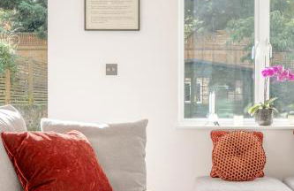 Maida Vale Gem by Little Venice with Stunning Garden - Photo 9