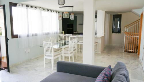 Casa Topacio, 3 bedrooms and 3 bathrooms in quiet street - Photo 4