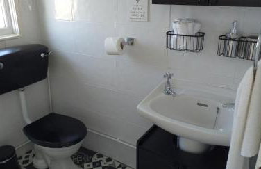 2 Bed Chalet Sleeps 4- Parking, Garden, Near Beach - Foto 23