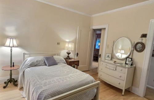 Historic McDowell House Antique Charm by Hospital - Foto 17