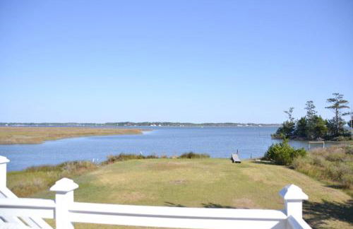 3BR Waterfront Home Fishing Boating Views - Foto 16