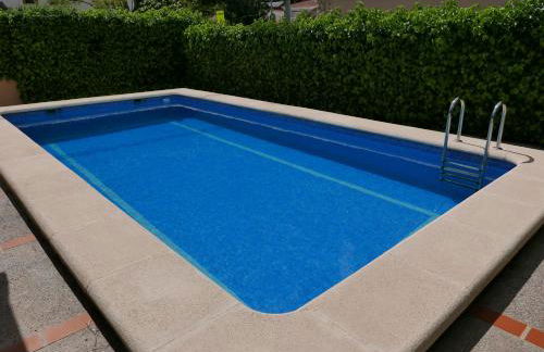 Natural park, terrace and pool - Photo 2