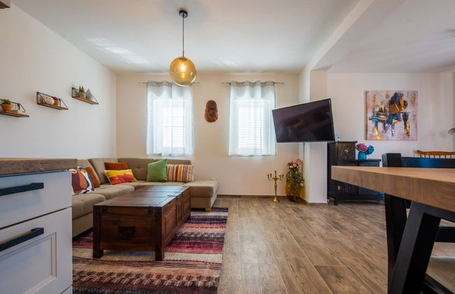 Charming and Tranquil Kastel Gomilica Apartment With Balcony and Patio - Foto 23