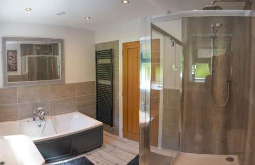 Country Crabtree Bungalow with large wild garden - Photo 51