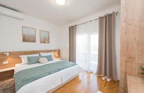 Villa Petra s bazenom, roštiljem i parkingom - Foto 13