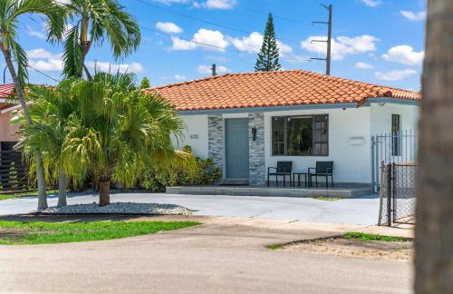 Luxury Vacation House in Miami’s Center! - Photo 2