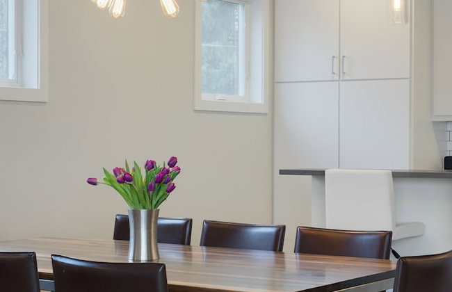 Lakefront Luxury - Photo 11