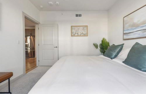 Stylish Ground Floor 2BR 2BA with Private Patio - Foto 17