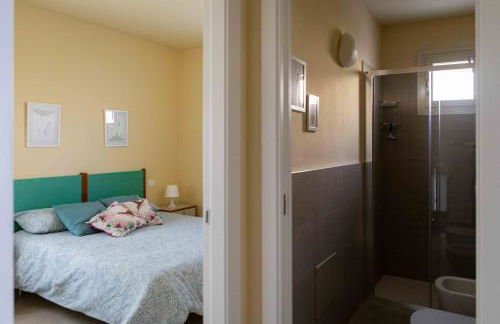 Casa con ampio terrazzo, vista lago e giardino - Foto 19