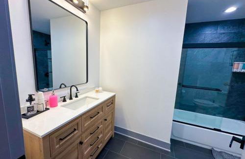 Luxury 6BR Suite with Pool Table Sleeps 12 Perfect for Group Stay Near McCormick Place, Grant Park and Soldier Field - Foto 19