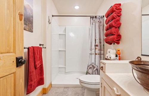 Historic Yellowstone Saloon - Foto 29