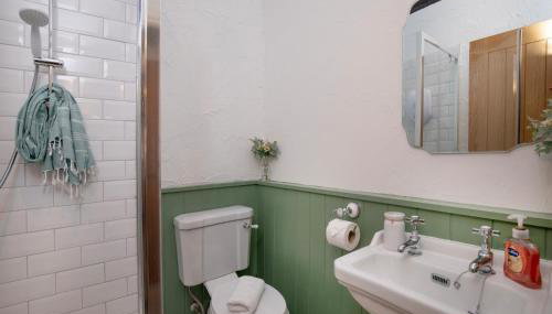 Rose Cottage - Photo 5, towels, Shower