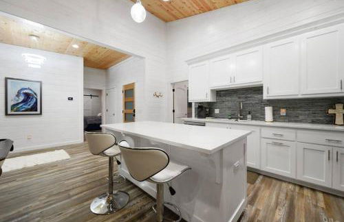 Diamond Cabin w/ jet shower & secluded back deck! - Foto 57