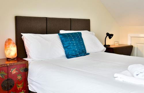 Spacious 4 Bedroom home with Parking Garden - Pass the Keys - Foto 23