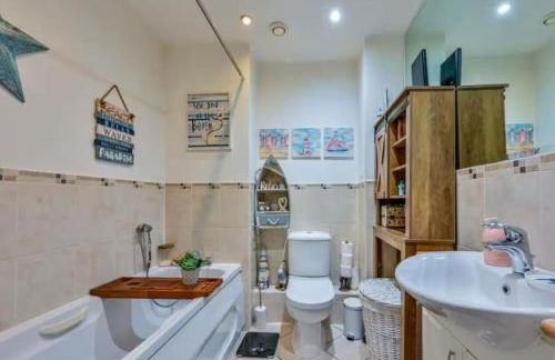 2-Bedroom Flat in Woking Walk to Station - Foto 6