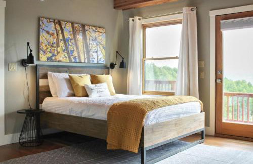 Awe Inspiring Mountain Lodge hot tub for large groups - Foto 46