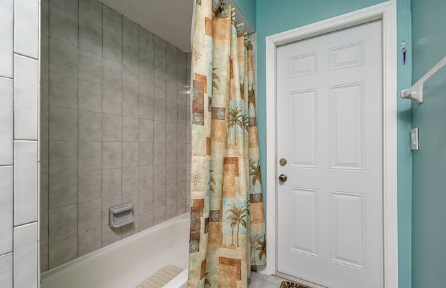 Private Pool Home ~ Just Miles From Sanibel And Fort Myers Beach ~ 3 Bedroom Home by RedAwning - Foto 17