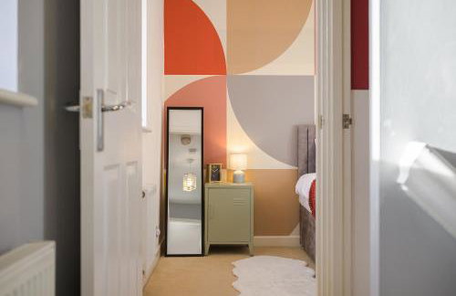 Stylish 3BR Home - Sleeps 7 - 15 Min to City Centre, Parking Garden & Fast Wi-Fi - Foto 31