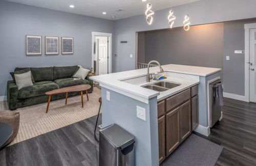 Walnut Hills, 5min to UC, Sleeps 7ppl, Lux Beds, Smart TVs - Foto 26