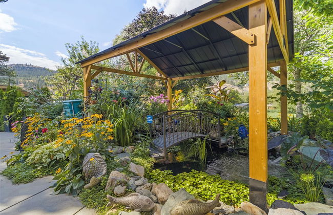 Rayleigh River Retreat - Garden Oasis - Photo 1