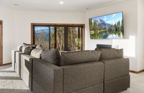 3BR+Loft Modern Mountain Retreat w Hot Tub - Foto 19