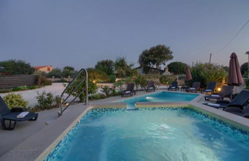 Charming villa Nera with pool and hydromassage near the beach - Foto 2