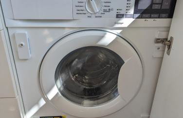 Modern Comfy 3 Bed Home - Free 2 space driveway - Free road parking - Free Netflix - Foto 26