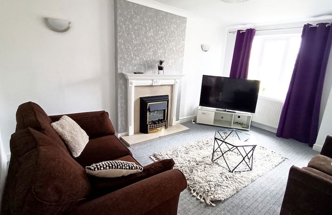 Cozy 3-Bed Family Home with Free Parking - Foto 1