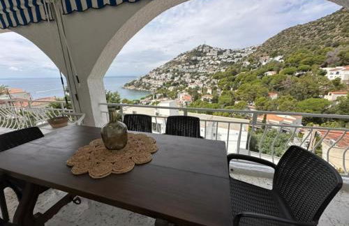 Preciosa casa con piscina desbordante y vistas al mar - Foto 36