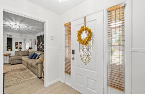 Spacious Backyard • Alfresco Dining • Pet Friendly - Foto 18