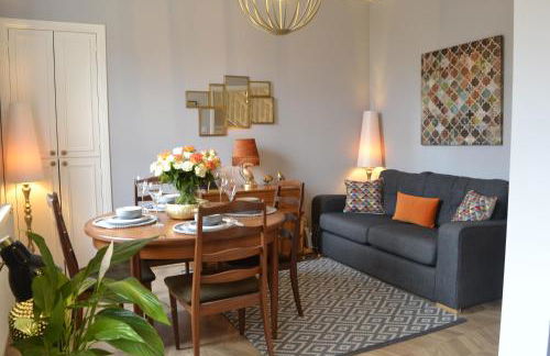 Stunning Period Townhouse with Garden, Walking Distance to Town - Photo 7