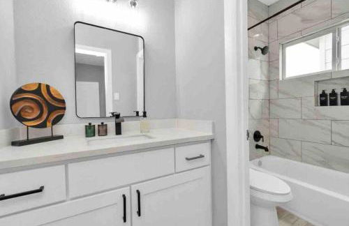 CAMP OUT - Big Backyard - 5mins To Downtown - Foto 26