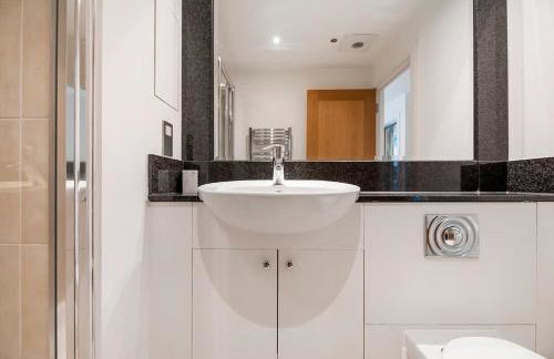 Central 2 bed with Large Terrace - Photo 14