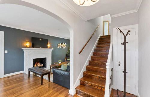 Massive 5BR Historic CozySuites House - Photo 19